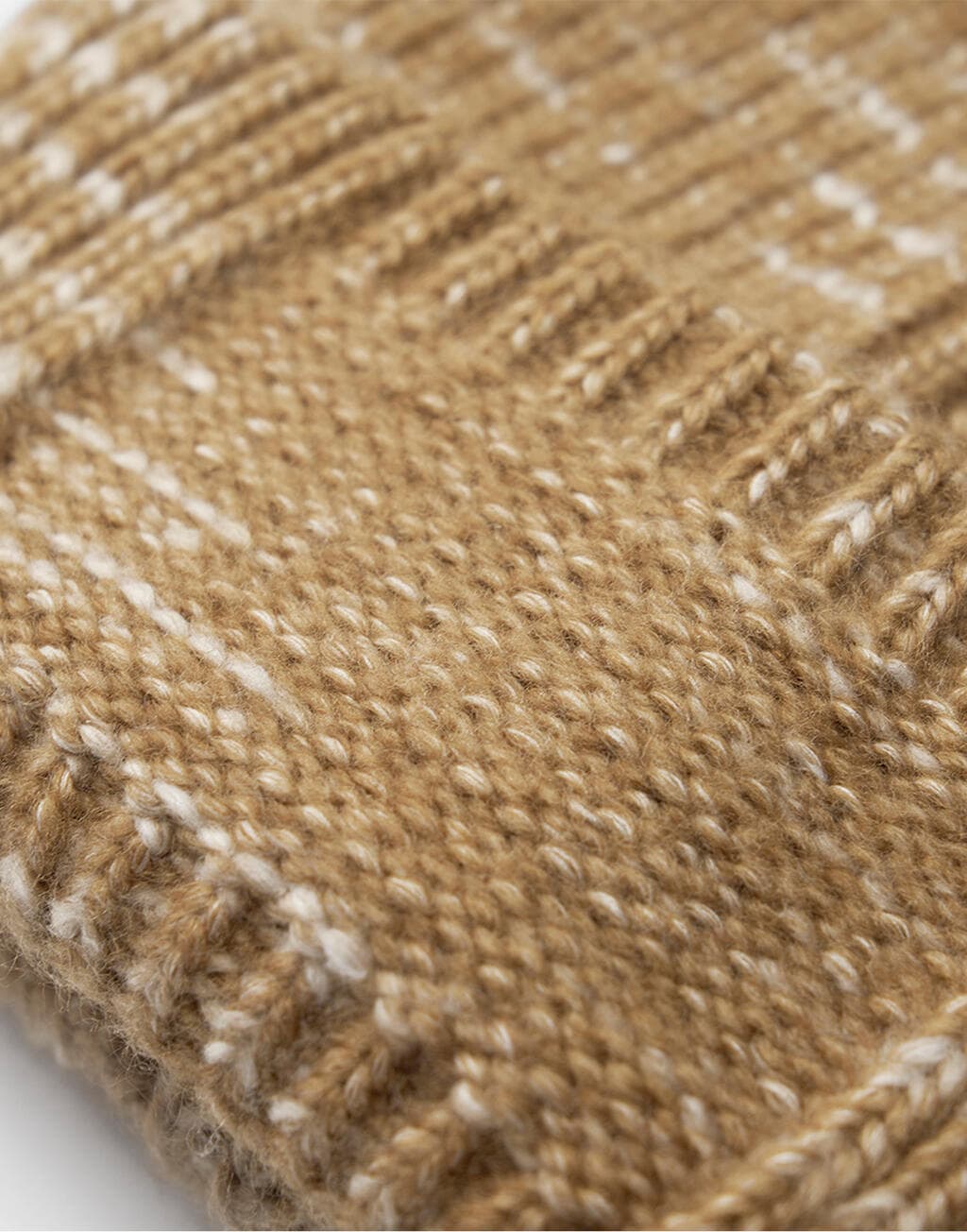 Chunky Knitted Patch Beanie - vue 6