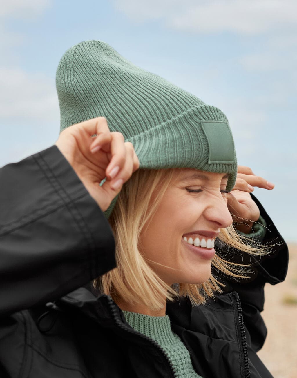 Deep Cuffed Tonal Patch Beanie - vue 2