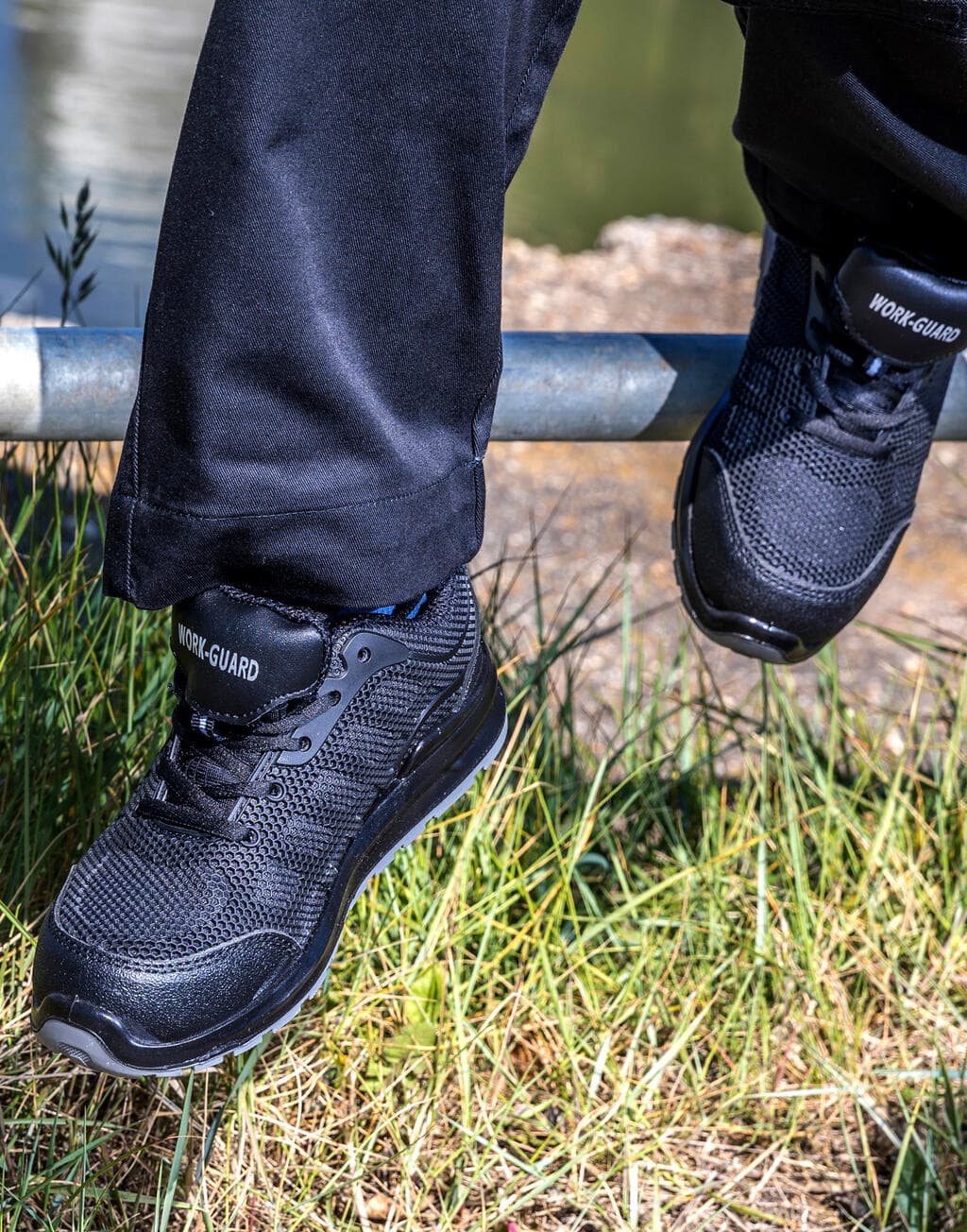 All Black Safety Trainer - size 3 - vue 3