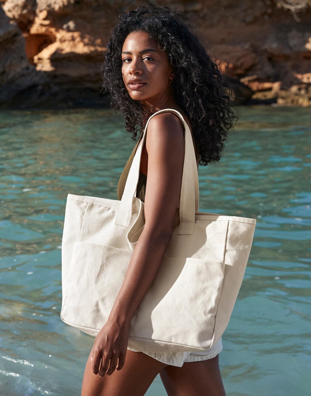 Double Handle Cargo Pocket Tote - vue 3